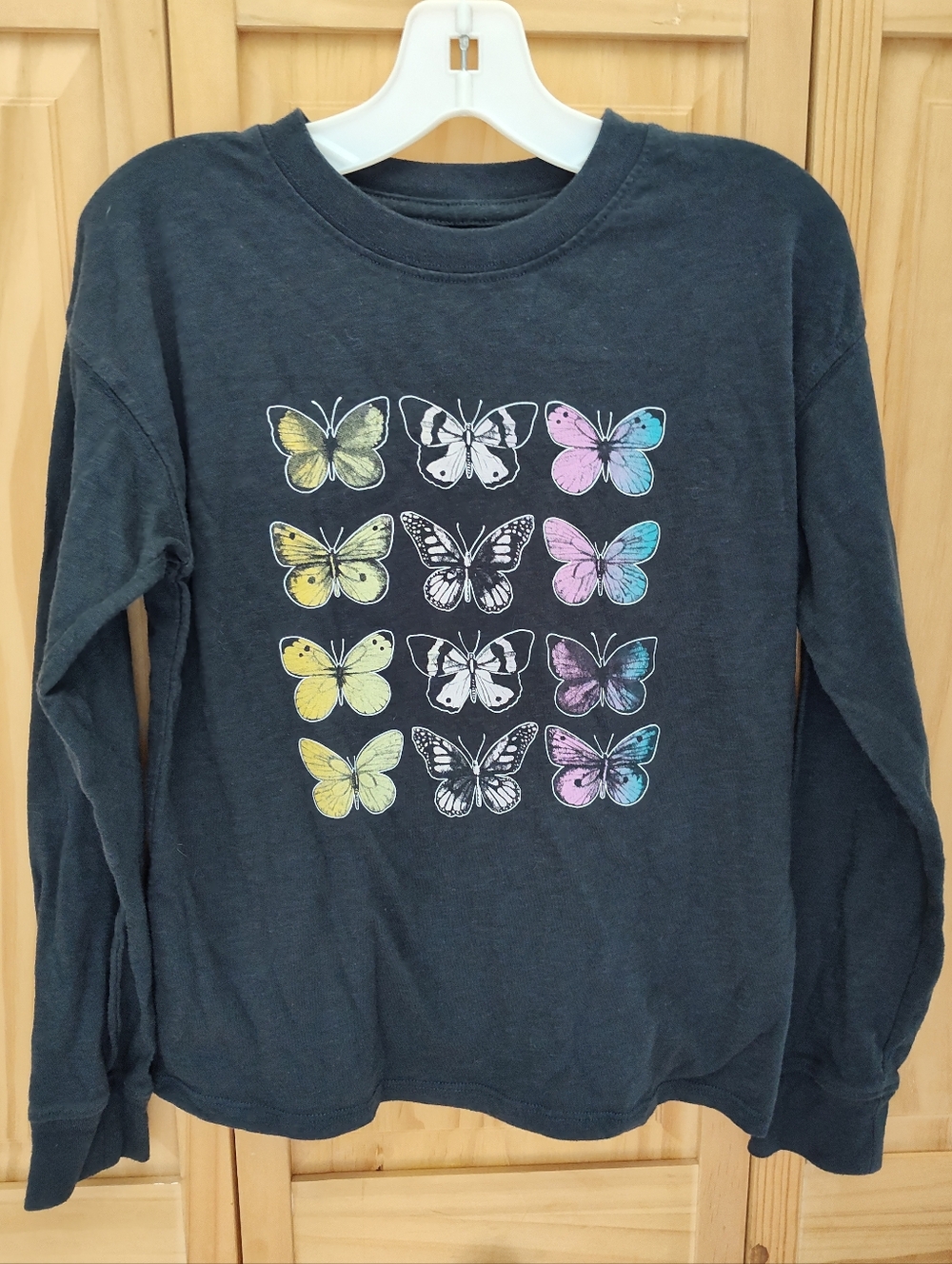 Girls  SO Long-Sleeve Butterfly Graphic Tee - Black. Sz M 8